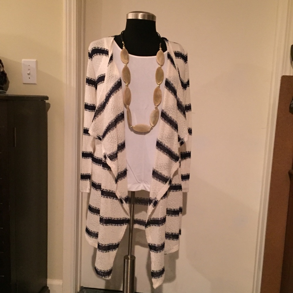 ❌SOLD LOCALLY ❌New York & Company cardigan